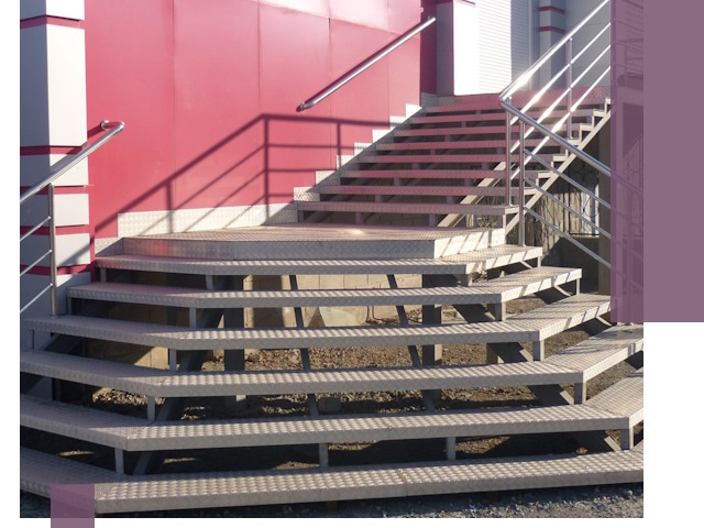 Лестницы для магазина в Чехове — изготовление и монтаж