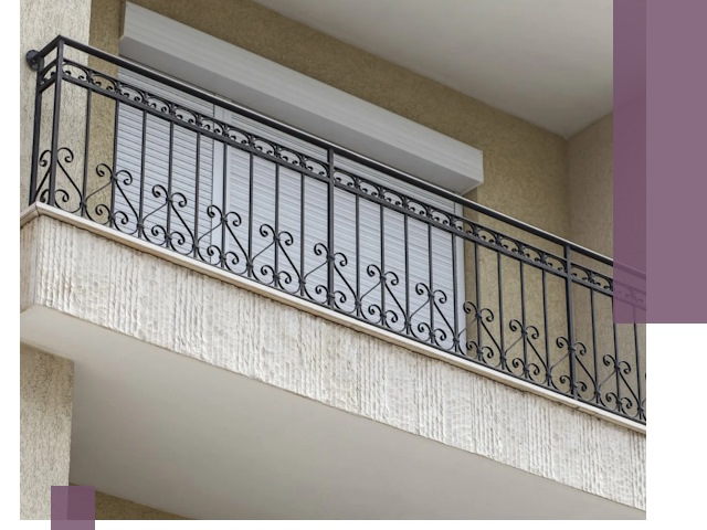 Балконные ограждения из металла и стекла в Чехове для домов