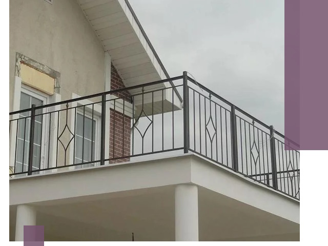 Изготовление балконных ограждений в Чехове из металла и стекла