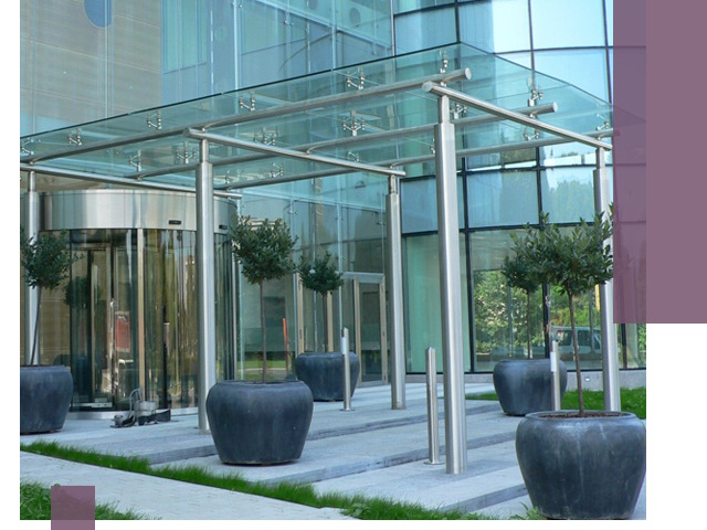 Навесы из стекла на заказ в Чехове — монтаж и установка